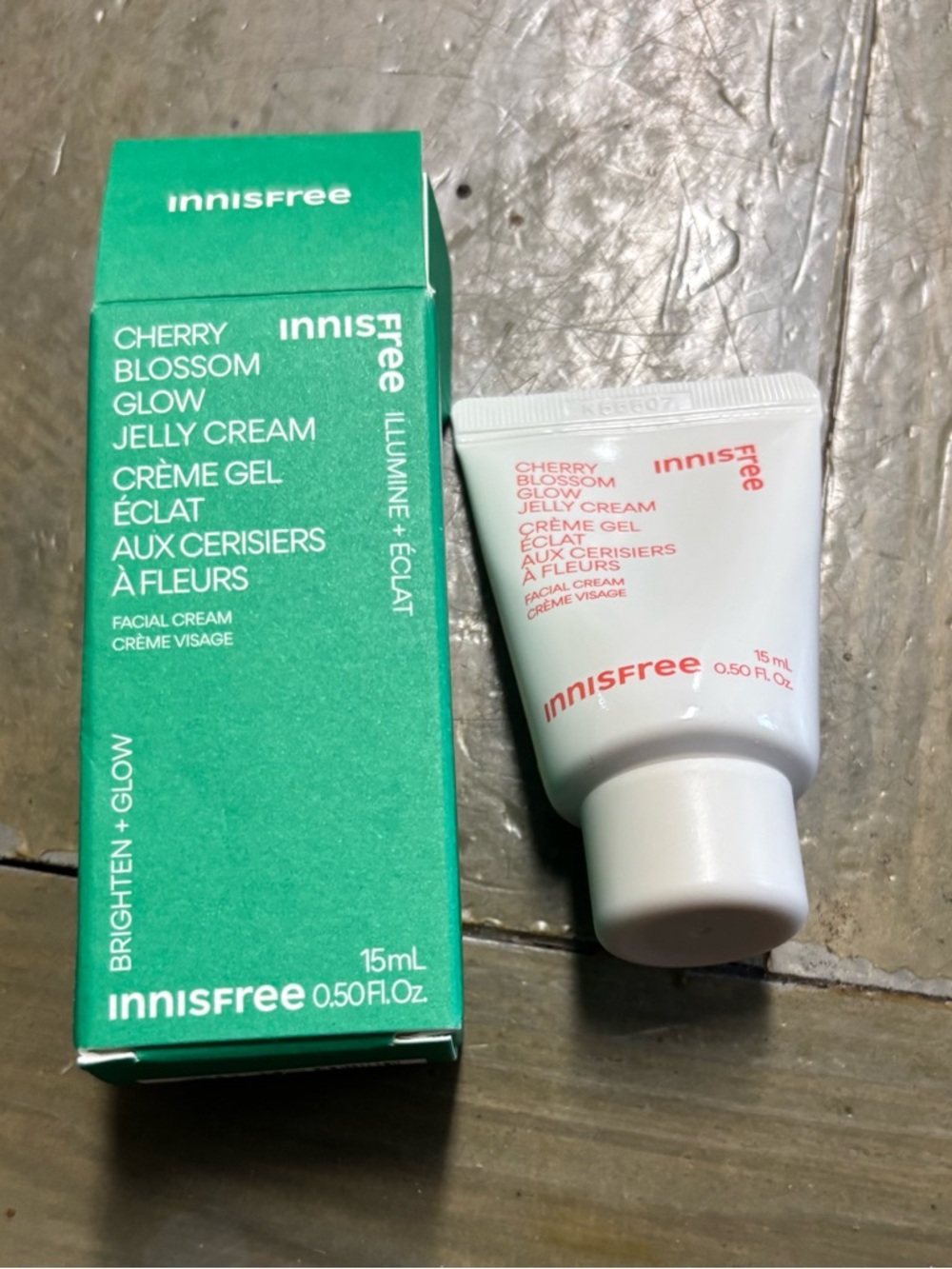 NIB sealed Innisfree Cherry Blossom Glow Jelly Cream 15ml 0.50oz.  Retail 26.99
